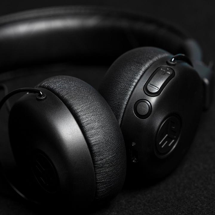 Produktbild JLab Audio Studio (ANC, 34 h, Kabellos)