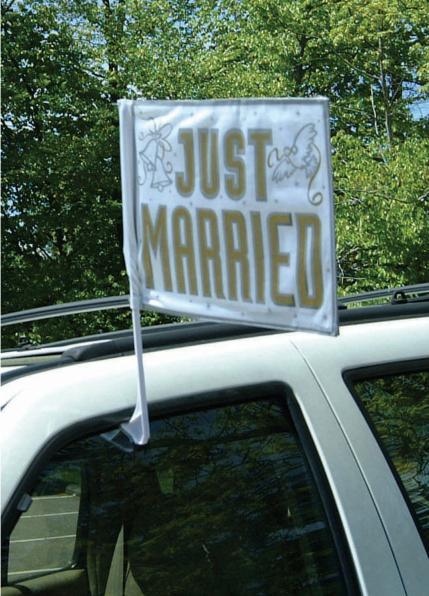 Produktbild Amscan Fahne Auto Just Married Textil 35,5 x 45,7 cm