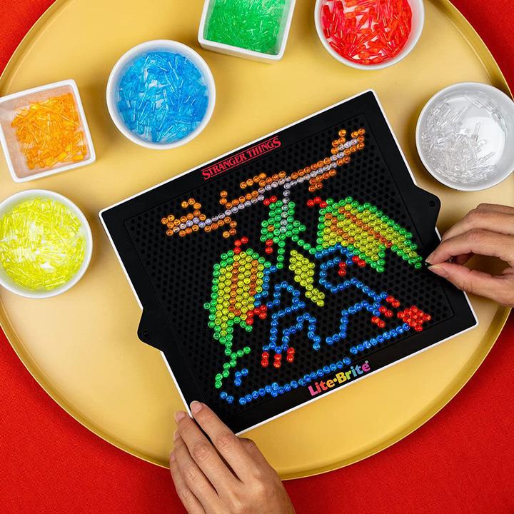 Image du produit Netflix Stranger Things Lite Brite jeu (Français)