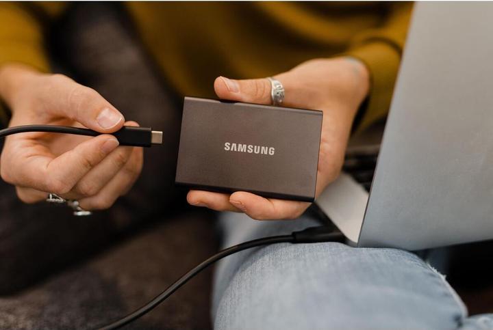 Actual product image Samsung Portable T7 Titan Grey (4 TB)