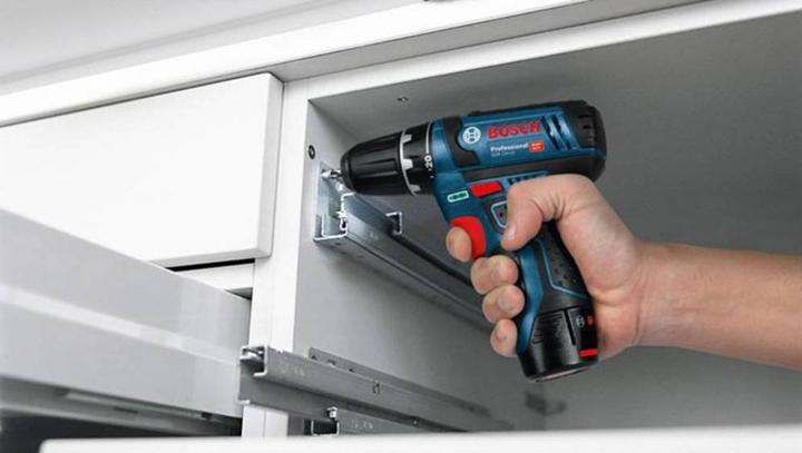 Produktbild Bosch Professional Akku-Bohrschrauber GSR 12V-15, 2 x Akku GBA 12V 2.0Ah, Handwerkerkoffer (Akkubetrieb)