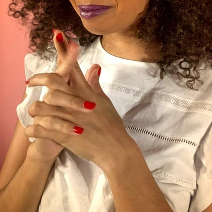 Produktbild All Tigers Veganer & natürlicher Nagellack (Hit It Big 298 Red, Gel-Effekt Nagellack)