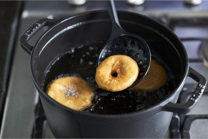 Produktbild Staub Schöpfkelle mit Akazienholzgriff