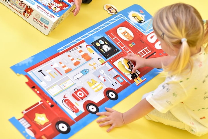 Actual product image Czuczu Puzzle with a hole Fire engine 23 elements (23 pieces)