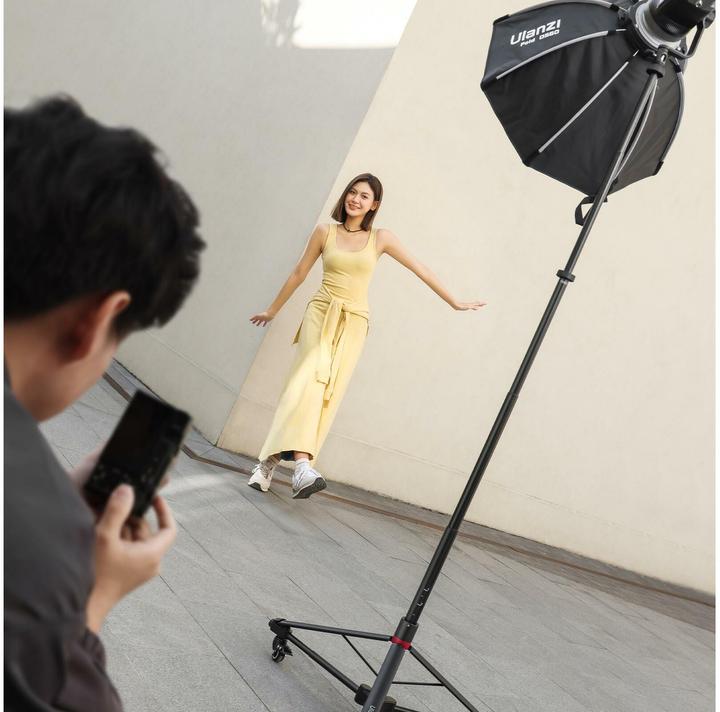 Immagine prodotto Ulanzi AT 05 2M Stativo luminoso pieghevole per impieghi gravosi