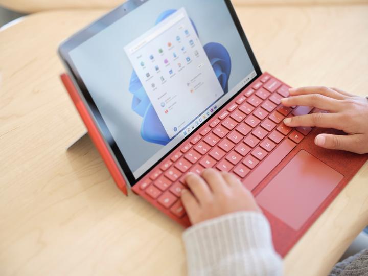 Produktbild Microsoft Surface Go 3 (10.50", Intel Pentium Gold 6500Y, 4 GB)