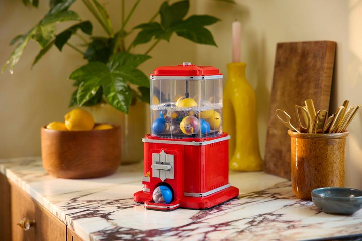 Produktbild LEGO Spielzeugautomat mit Minifiguren (21358, LEGO Ideas)