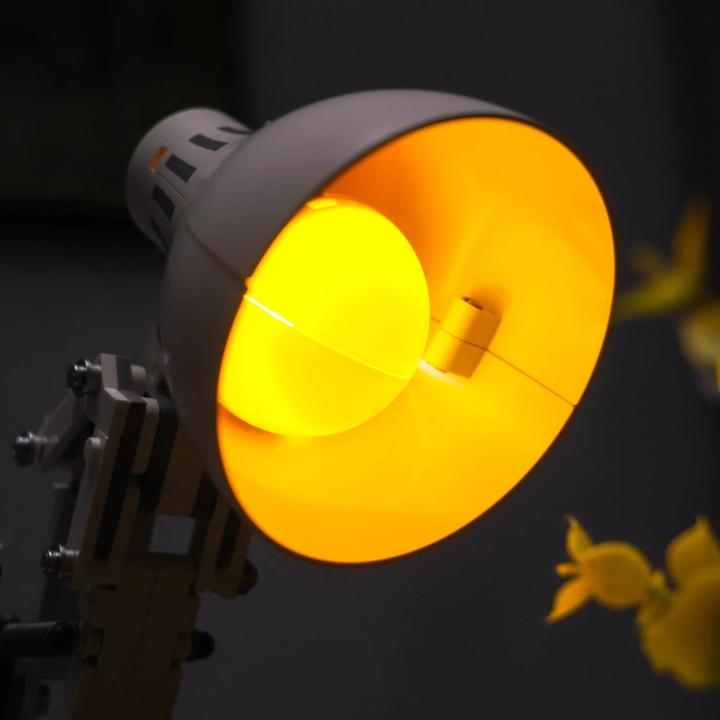 Produktbild BrickBling LED Licht Set für LEGO Disney Pixar Luxo Jr. (21357) inkl. Fernbedienung