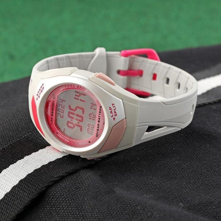 Actual product image Casio Digital STR-300-7EG Retro Sport (Digital watch, 35 mm)