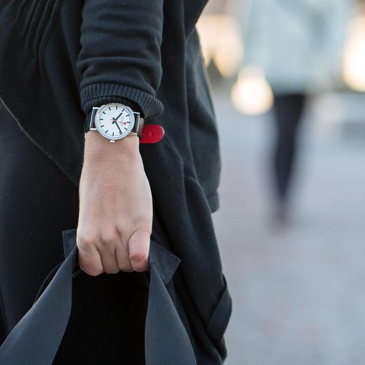 Produktbild Mondaine Classic - Vegan poliert (Analoguhr, Swiss Made, 36 mm)