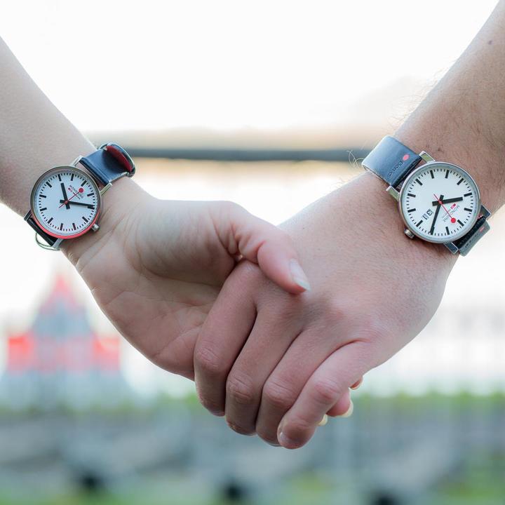Produktbild Mondaine Classic - Vegan poliert (Analoguhr, Swiss Made, 36 mm)