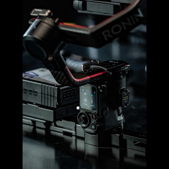 Produktbild Tilta Dual Handle Power Supply Bracket for DJI Ronin (Gimbal Griff)