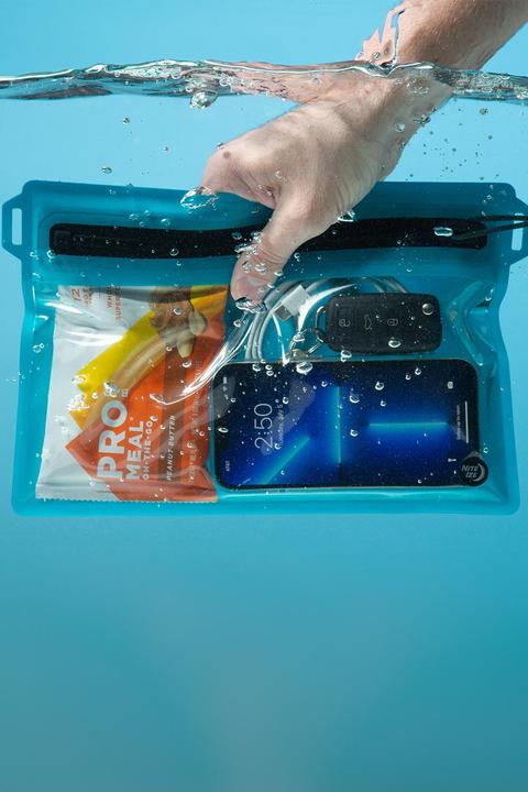 Produktbild Nite Ize RunOff® Waterproof Medium Travel Pouch - blue (8 l)