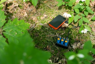 Produktbild Newell battery SDC-USB three-channel charger for AHDBT-901 batteries (Ladegerät)