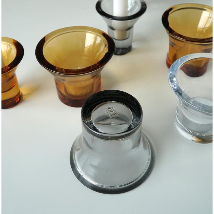 Produktbild Born in Sweden LUMI Kerzenhalter bernstein aus Glas – modernes Wohnaccessoire