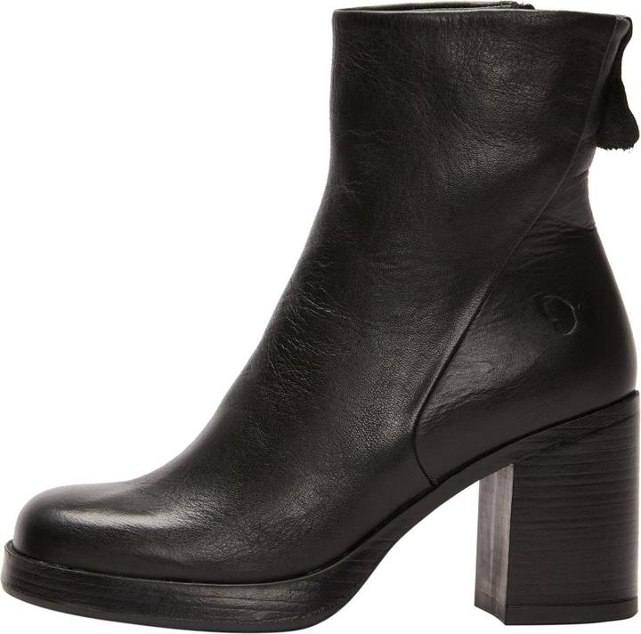 Actual product image Felmini VALERIA D574, the heeled boot from, is made from black leather and offers an elegant look. (37)