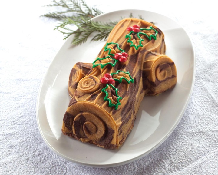 Actual product image Nordic Ware Beech De Noel Yule Log Pan