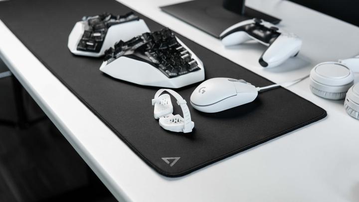 Actual product image Deltahub Gaming Desk Mat Black - S -hiirimatto (S)