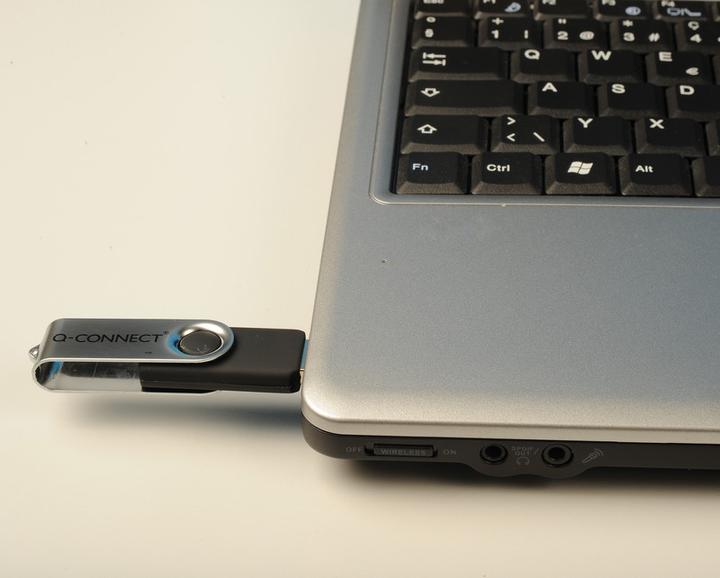 Produktbild Q-Connect USB Flash Drive 2.0 (8 GB, USB-A)