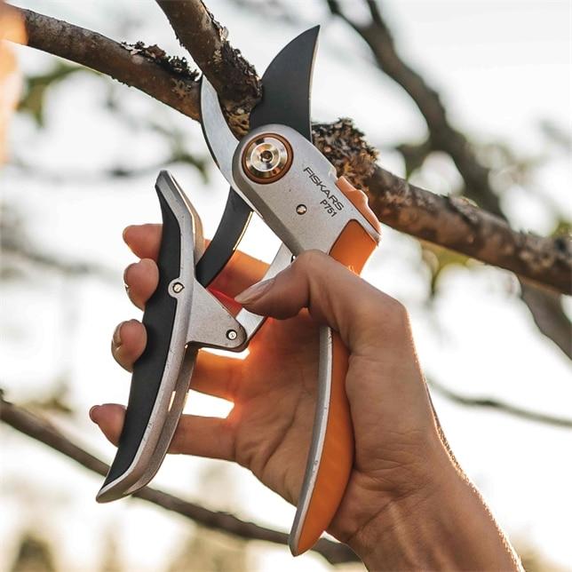Produktbild Fiskars Plus PowerLever metal secateurs with folding blade (P751)