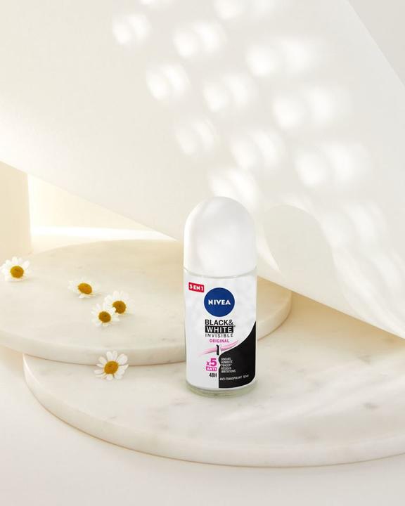 Actual product image NIVEA BLACK & WHITE INVISIBLE deo roll-on 50 ml (Roll-on, 50 ml)