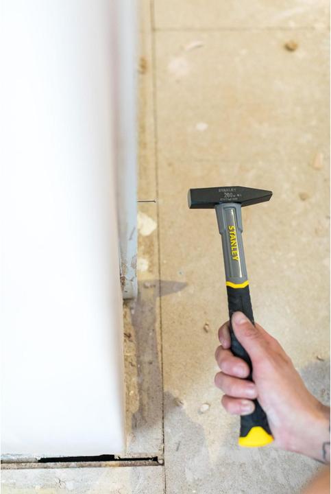 Actual product image Black & Decker fitter's hammer (357 g)