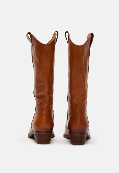 Image du produit Felmini GERBERA 7962 est une remarquable botte de cowboy à mollet moyen qui allie charme rustique et style (39)
