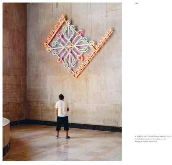 Immagine prodotto Marinella Senatore (Inglese, Tedesco, Chus Martínez, Helena Pereña, Jürgen Tabor, Marinella Senatore, Marion Blomeyer, Michael Buhrs, Nora Sternfeld, Théo-Mario Coppola, 2023)