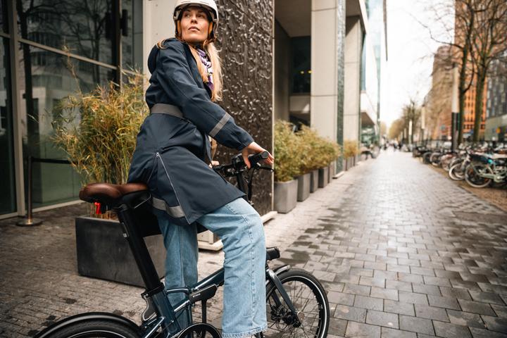 Produktbild Btwin Regentrenchcoat City 940 wasserdicht Damen marineblau (S)