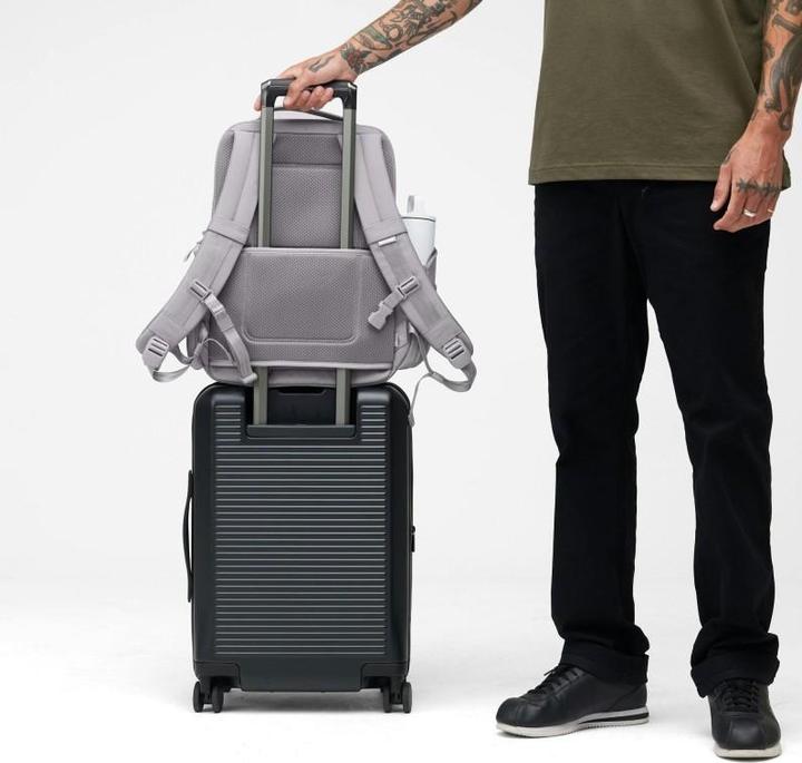 Actual product image Incase A.R.C. Commuter Pack - Gray