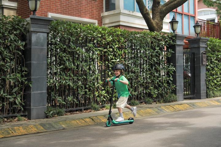 Produktbild Segway-Ninebot Zing A6 (12 km/h, 5 km)