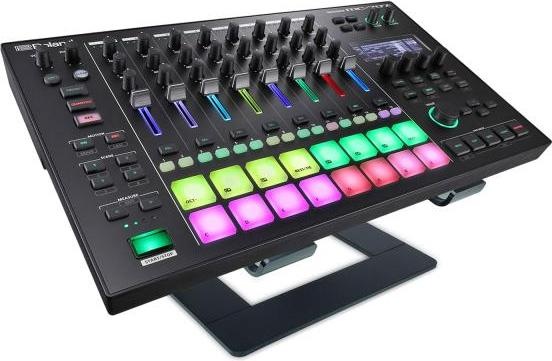 Produktbild Roland MC-707 Groovebox mit Ständer Schwarz