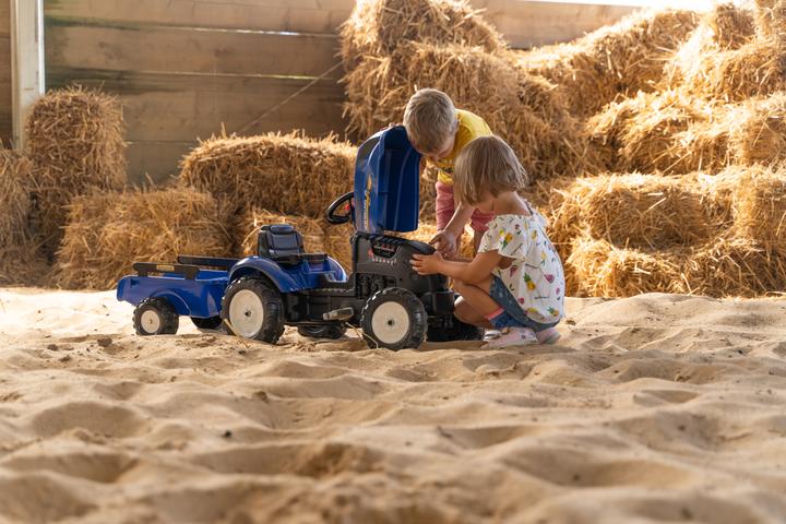 Actual product image Falk Toys New Holland tractor + trailer M