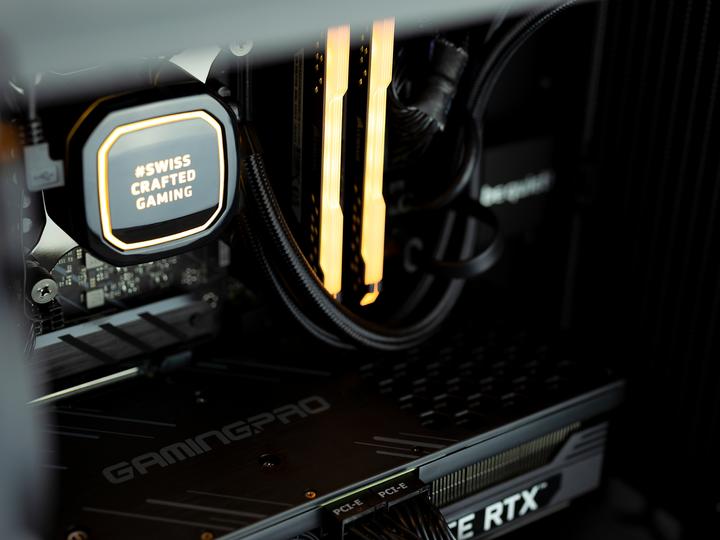 Produktbild Joule Performance eSports RTX4070TI I9 (Intel Core i9-13900K, 32 GB, 2000 GB, GeForce RTX 4070 Ti)