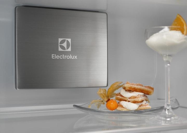 Actual product image Electrolux ENG7TD18S D Built-in Combined Refrigerator (256 l)