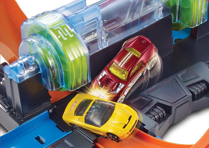 Produktbild Hot Wheels Korkenzieher-Crash Trackset