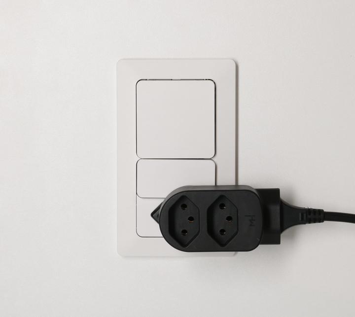 Image du produit Max Hauri ADAPT 1x Typ 13 USB-C/C 20W ws drehbar Green+Fair (Type 13, USB-C, 1x)