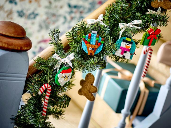 Produktbild LEGO Verschiedene Christbaumanhänger (40744, LEGO Iconic)