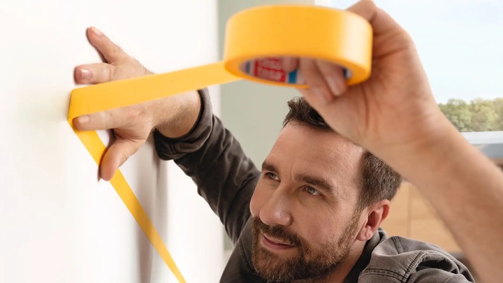 Produktbild tesa Malerkrepp Perfect+, Abdeckklebeband für präzises Abkleben im Innenbereich (30 mm)