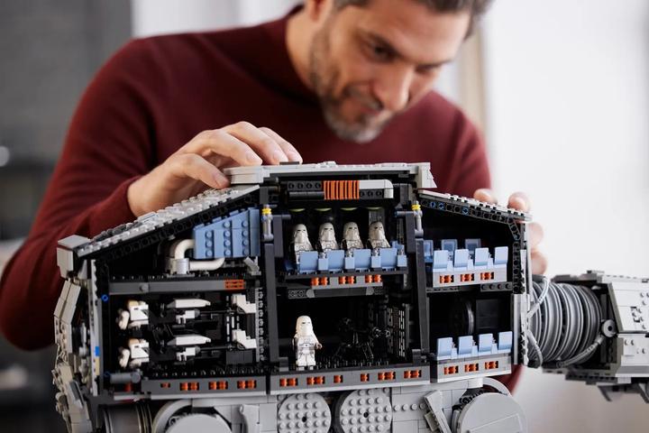 Actual product image LEGO AT-AT (75313, LEGO Rare sets, LEGO Star Wars)
