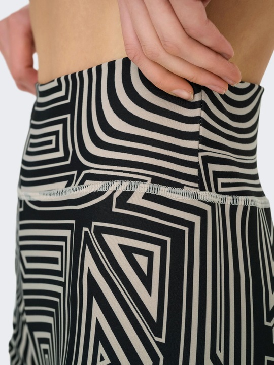 Actual product image Only Play ONPFONT-2 Hohe Taille Slim Fit Trainingsshorts Trainingsshorts (M)