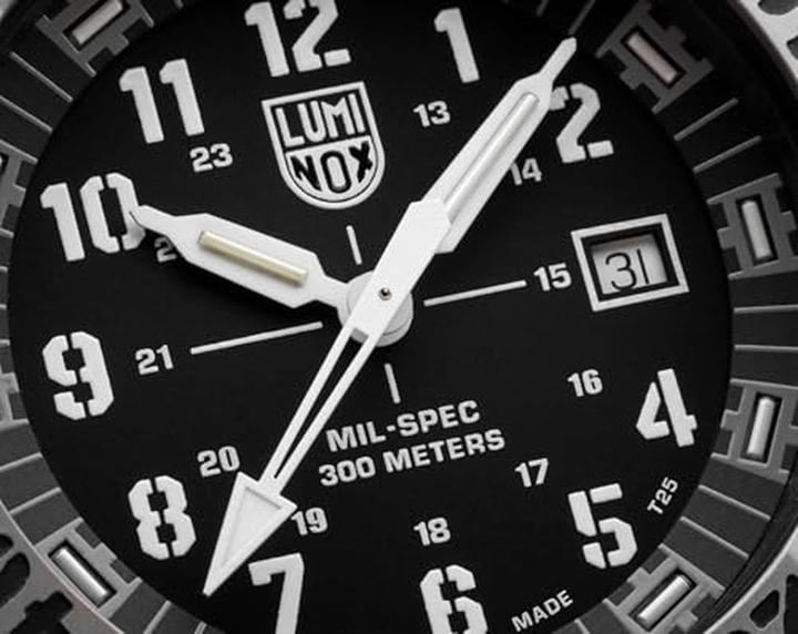 Produktbild Luminox XL.3351.1.SET Military (Chronometer, 46 mm)