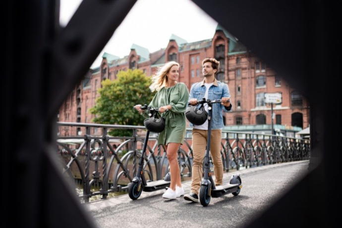 Produktbild Segway-Ninebot KickScooter MAX G30D (20 km/h, 65 km, 350 W)