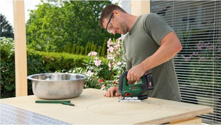 Produktbild Bosch Home & Garden AdvancedSaw 18V-140