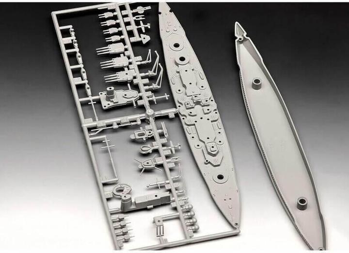 Actual product image Revell Model Set Gneisenau