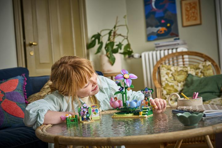 Produktbild LEGO Feentassen-Karussell mit Blumendeko (42702, LEGO Friends)
