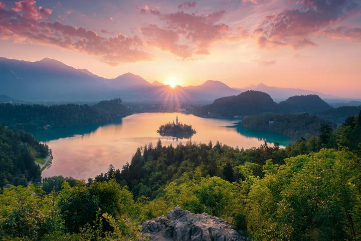 Actual product image Ravensburger Lake Bled, Slovenia (3000 pieces)
