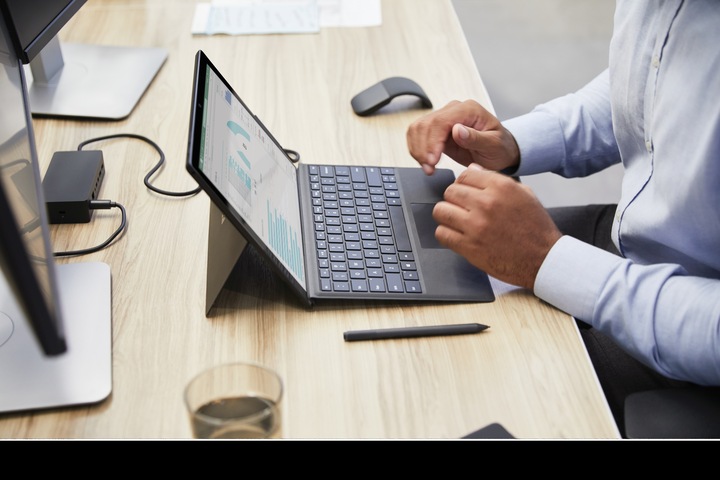 Produktbild Microsoft Surface Pro Signature Type Cover (CH, Surface Pro (2017), Microsoft Surface Pro 4, Microsoft Surface Pro 3)