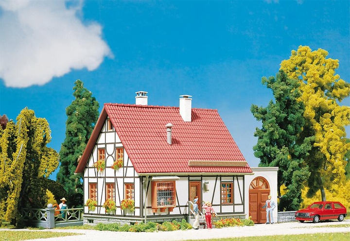 Produktbild Faller Fachwerkhaus m/Garage