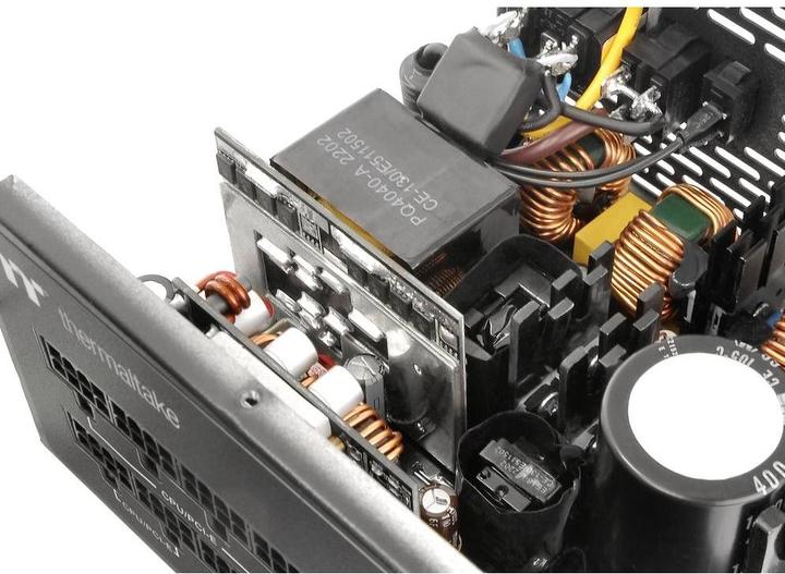 Actual product image Thermaltake Toughpower PF1 1050W 80+ Platinum Modular (1050 W)